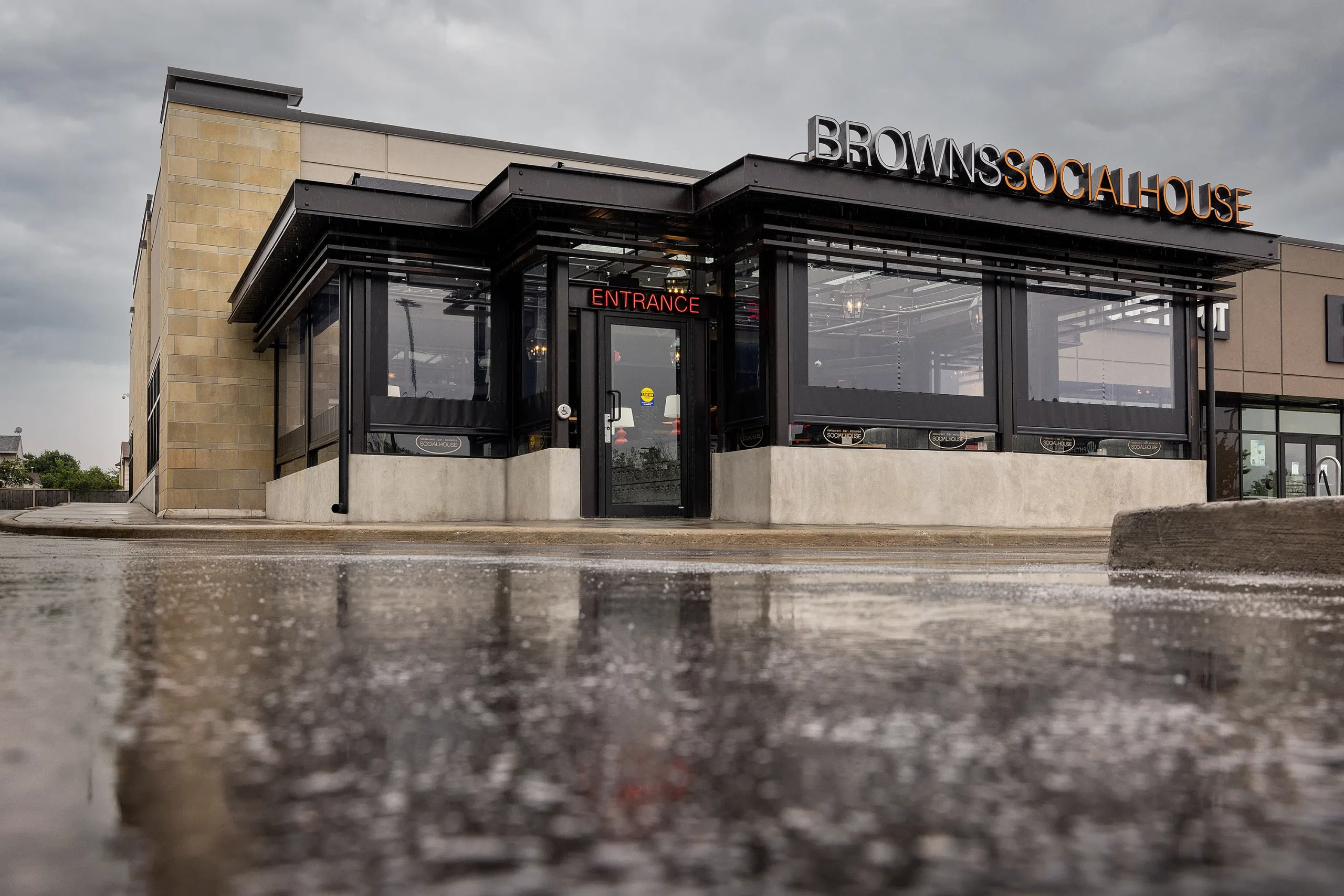 Coco-Tile-Flooring-Contractor-Inc.-Browns-Socialhouse-Ottawa-1-scaled.jpg-1-scaled.webp