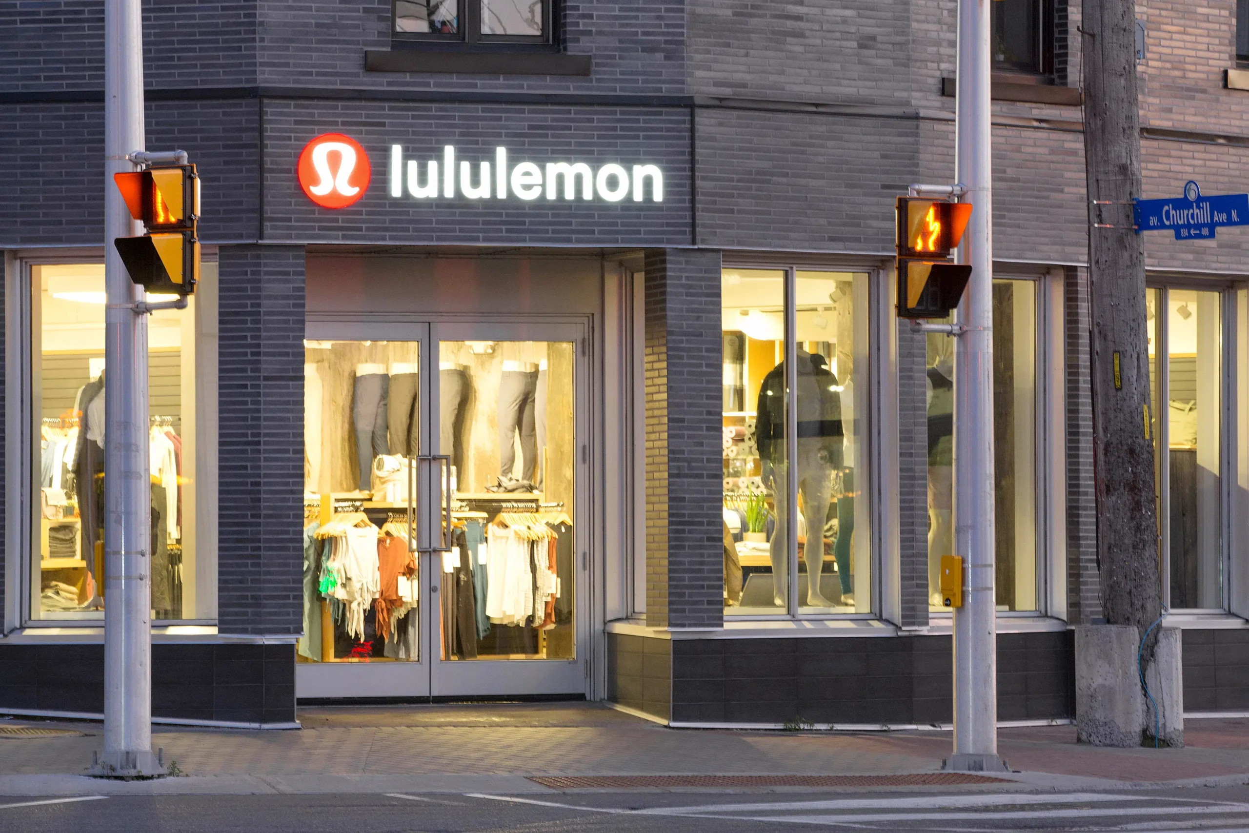 Coco-Tile-Flooring-Contractor-Inc.-Lululemon-Athletica-Ottawa-2-scaled.jpg-scaled.webp